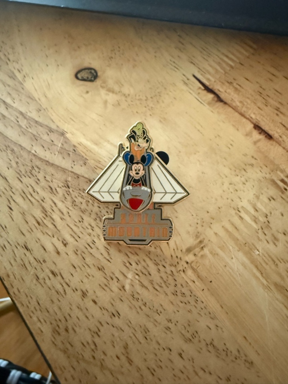 2007 Disney Mickey Mouse and Goofy Space Mountain slider trading pin.